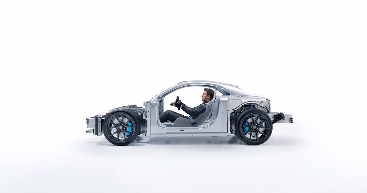 les_alpinistes's tweet photo. ⚡ Alpine prépare à Dieppe la future A110 électrique (2027) sur la nouvelle APP : batterie arrière + module avant, 800 V, >480 km annoncés, 1 400 à 1 500 kg visés… avec une plateforme déjà compatible thermique. 

#Alpine #A110 

https://t.co/8xy7rOokUJ https://t.co/7kMgERpQZv