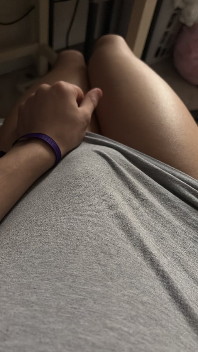 m0on_dafem's tweet photo. the strap broke :< #femboy #thighs #menu #dm4content https://t.co/rl0jXlB4zr