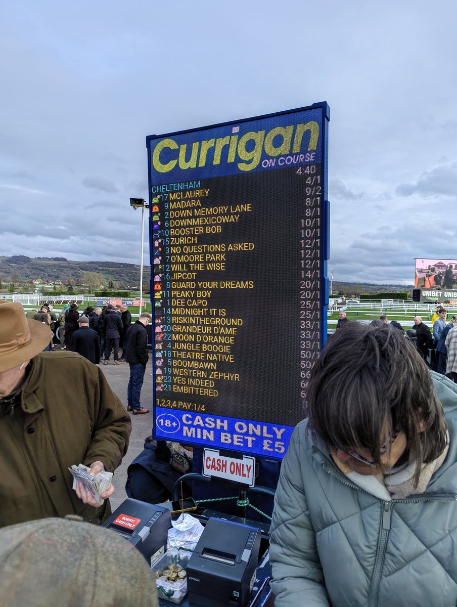 Tr4ckGear's tweet photo. Day 1 at the home of jump racing , and more lightweight boards delivered ๐#lightweight #trackgear https://t.co/BlJhPgFUe3