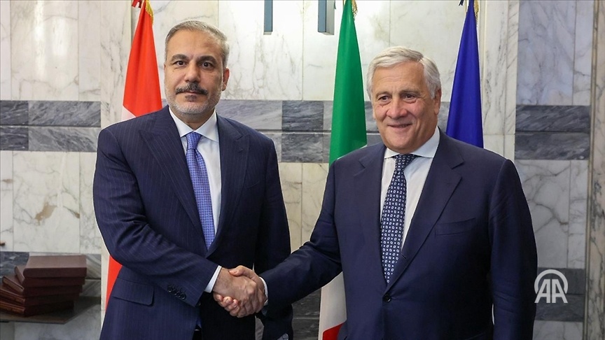 Ministri i Jashtëm turk diskuton me homologun italian mbi konfliktin në Lindjen e Mesme  
🔗v.aa.com.tr/3858875