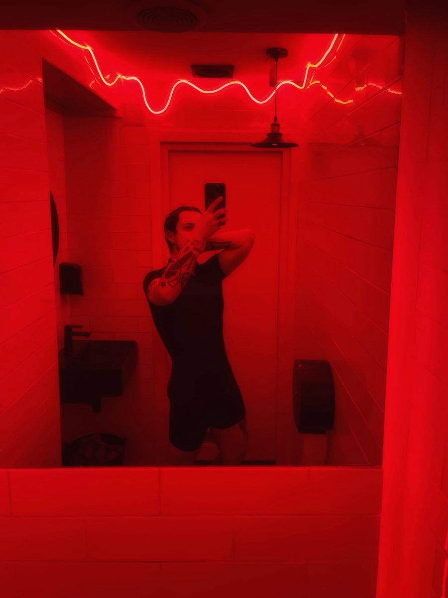 荒谬的意外 tweet media