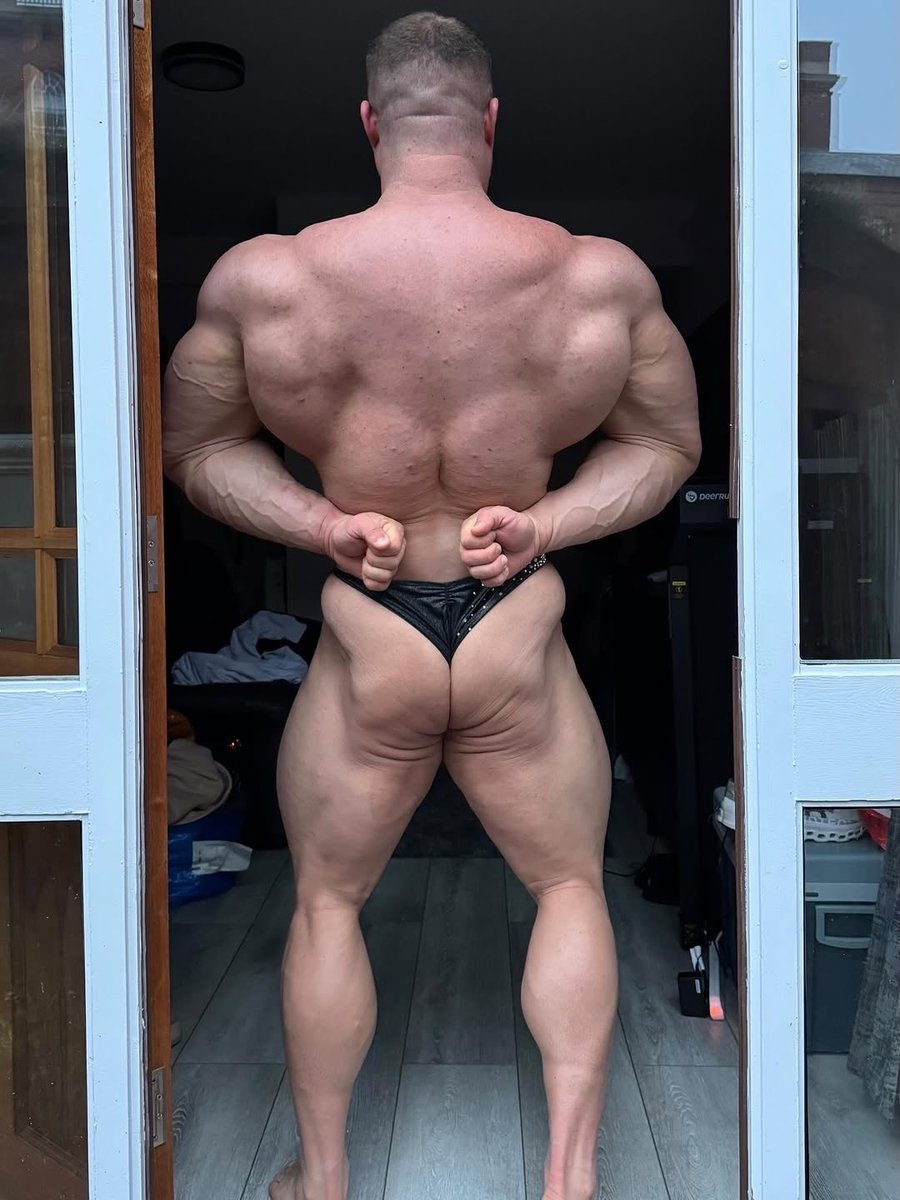 Posing Trunks tweet media