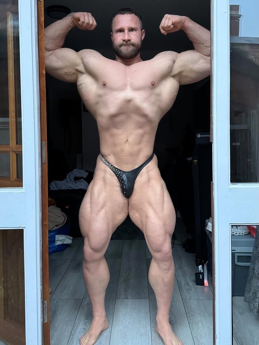 Posing Trunks tweet media