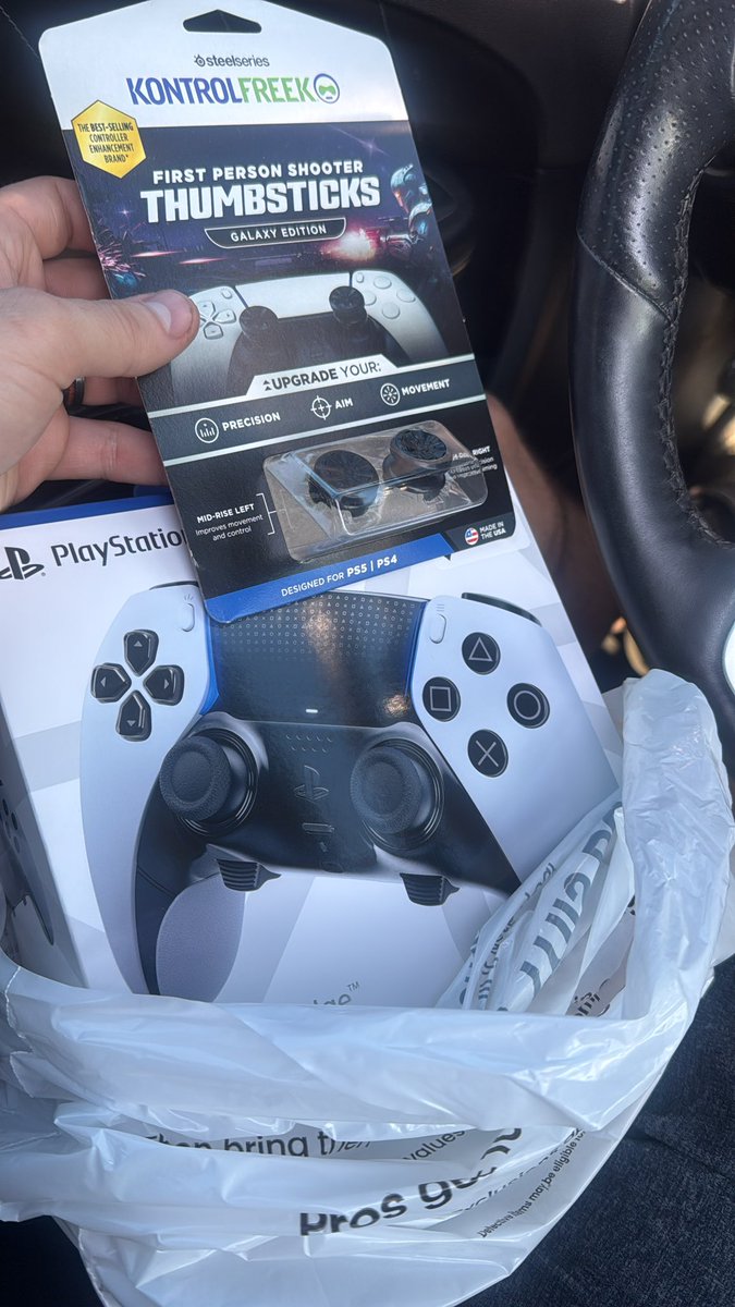 ƝᗩŢĕツ tweet media