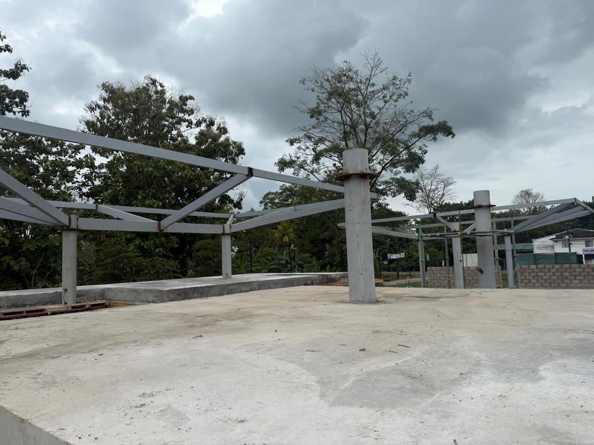 ¡Obras de los PAS siguen tomando forma! El Gobierno nacional, a través de <a href="/ProsperidadCol/">Prosperidad Social</a>, avanza en Carepa, Antioquia, con este Punto de Abastecimiento Solidario que ya alcanza 30 % de ejecución.
Infraestructura llena de esperanza para la comunidad. <a href="/mao_rodriguez1/">Mauricio Rodríguez Amaya</a> <a href="/carlossaadll/">Carlos Saad Llinás</a>