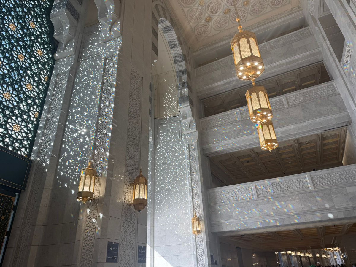 لـَـيان tweet media