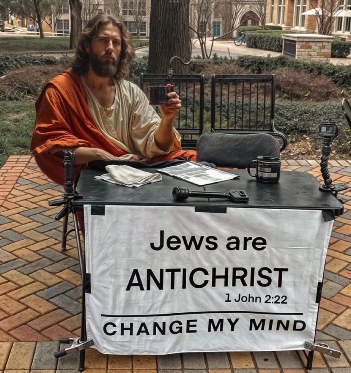 White_YETI tweet media