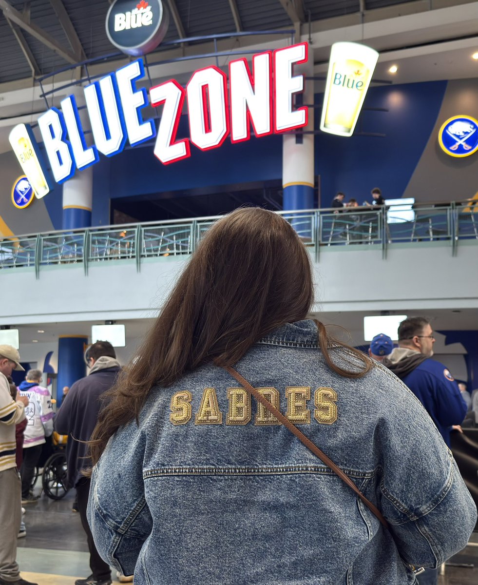 d_beneville's tweet photo. New threads who dis #Sabrehood  @BuffaloSabres #bflo https://t.co/XMYjB01Ngc