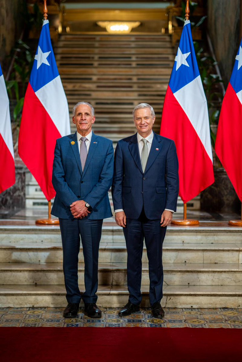 hnpresidencia's tweet photo. El presidente Nasry Asfura, sostuvo este martes una reunión bilateral con el presidente electo de Chile, José Antonio Kast, en el histórico Palacio Cousiño, en la ciudad de Santiago de Chile. 

El encuentro se realizó en un ambiente de cordialidad y diálogo, donde ambos líderes abordaron temas de interés común orientados a fortalecer las relaciones diplomáticas, económicas y de cooperación entre Honduras y Chile.