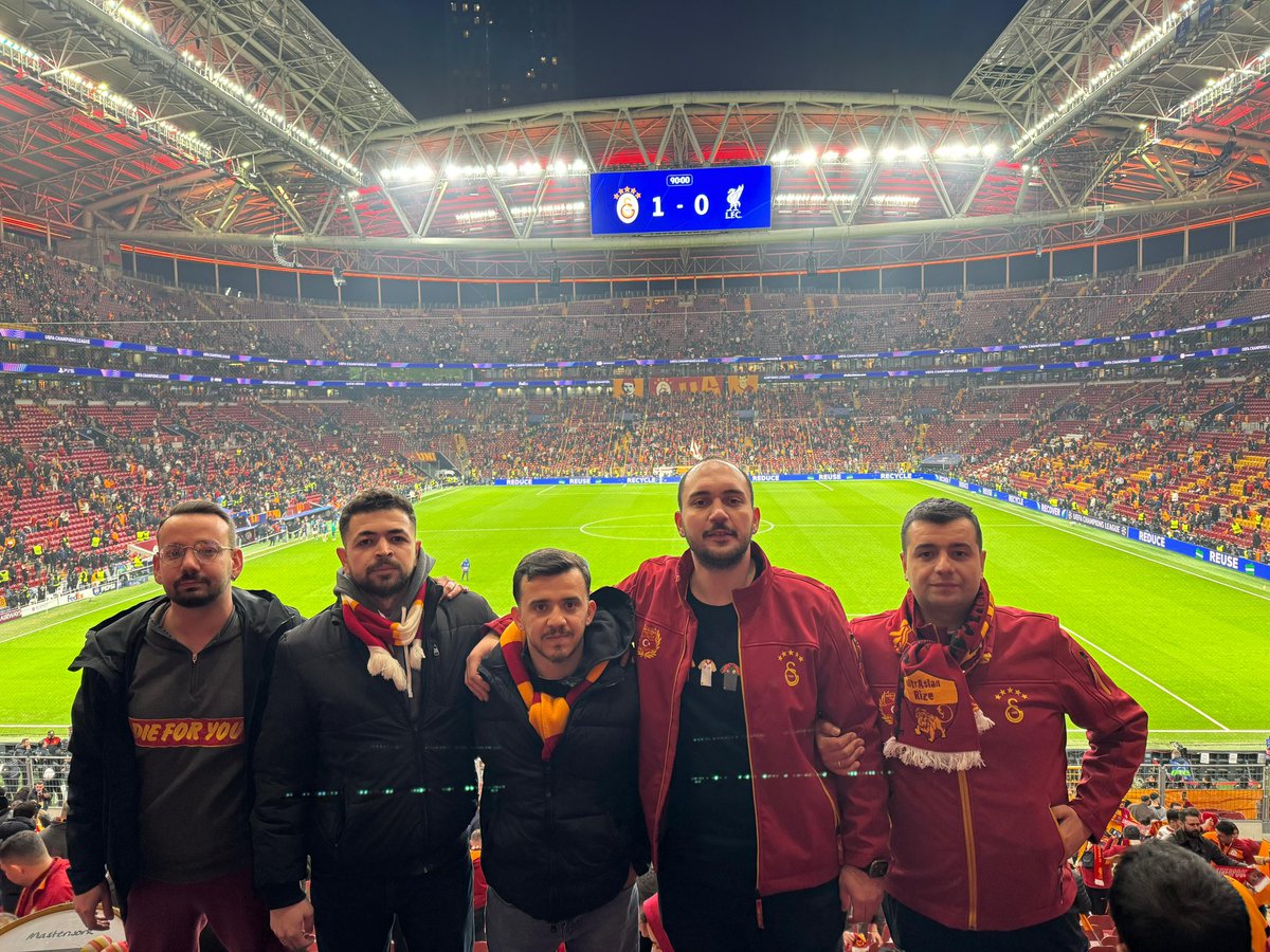 uAkAyseri's tweet photo. WE ARE THE BEST GALATASARAY !  

Galatasaray’ımızı Liverpool maçında Samiyende beraber destekledik .

#uAYurtiçi 
#ultrAslanKayseri https://t.co/a8DmFeKKeC