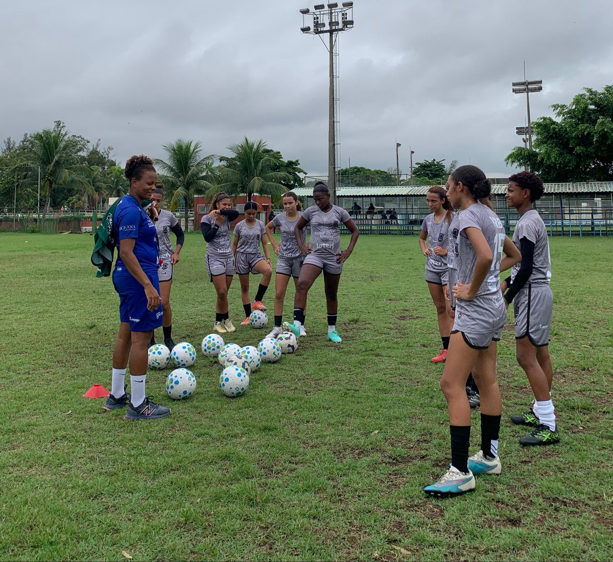 AFPerolasNegras's tweet photo. Primeiro dia de trabalho! 💎

A categoria sub-17 do Pérolas Negras Feminino realizou sua primeira atividade na temporada no CEFAN, iniciando a preparação para os desafios que virão ao longo de 2026. https://t.co/i73RCbkjLj