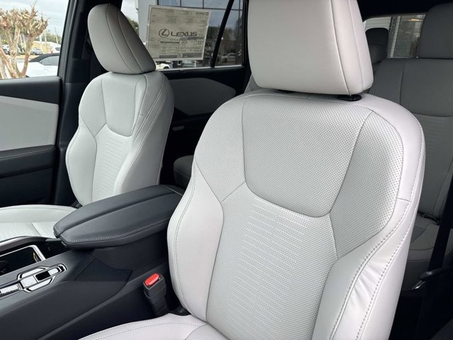 LexusOrangePark's tweet image. Matador Red Mica, 3 rows, turbo power. The 2026 Lexus TX 350 brings luxury, tech and space for every seat. 

Call 904-562-4540 or explore it now: 
bit.ly/3P3Nt0A |  Stock No. LTS019816 

#LexusTX350 #LexusOfOrangePark #NewLexus #LuxurySUV #Jacksonville