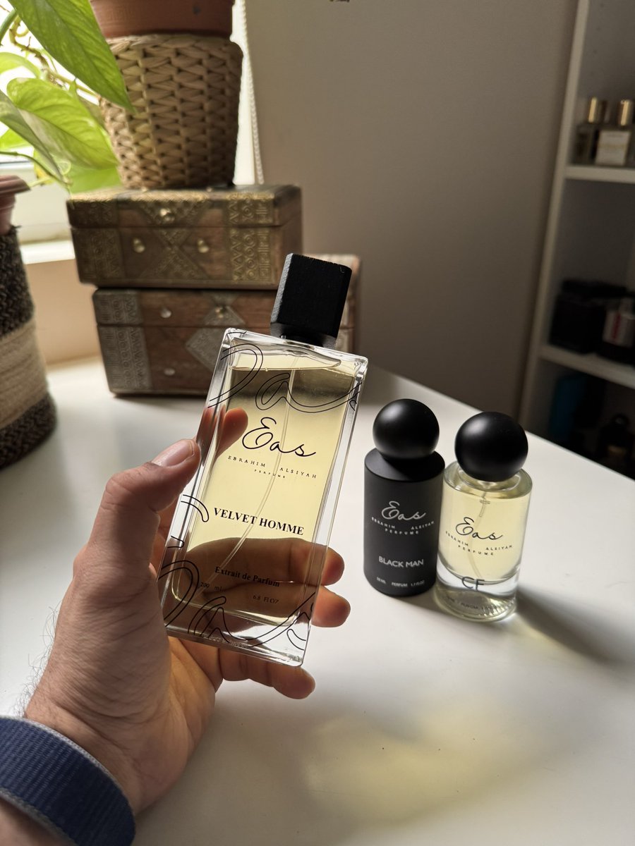 🚨 وصل الجديد 
🔺فلفت هوم حجم 200 مل شبيه ديور هوم تواليت القديم اصدار 2011 اللي فيه نوتة الايرس 😍

جودته حلوه واداءه جميل ونازل عليه عرض

🌙عرض رمضان🌙
اذا اشتريت عطر فلفت هوم يوصلك معاه عطرين هدية اللي موجودين خلفه 

🔺بلاك مان (فخامة جريئة) شبيه سوفاج الكسير
🔺سي اف (حضور لا