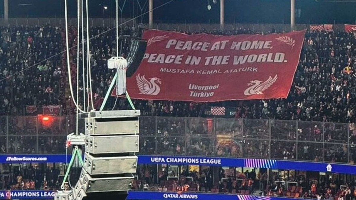 Hainliğin bu kadarına da peess laan!
#galatasaray #liverpool maçında
İngiliz taraftarların astığı Atatürk'ün sözü olan ''yurtta barış dünyada barış'' pankartını TRT  hiç göstermedi #galatasaray #liverpool
