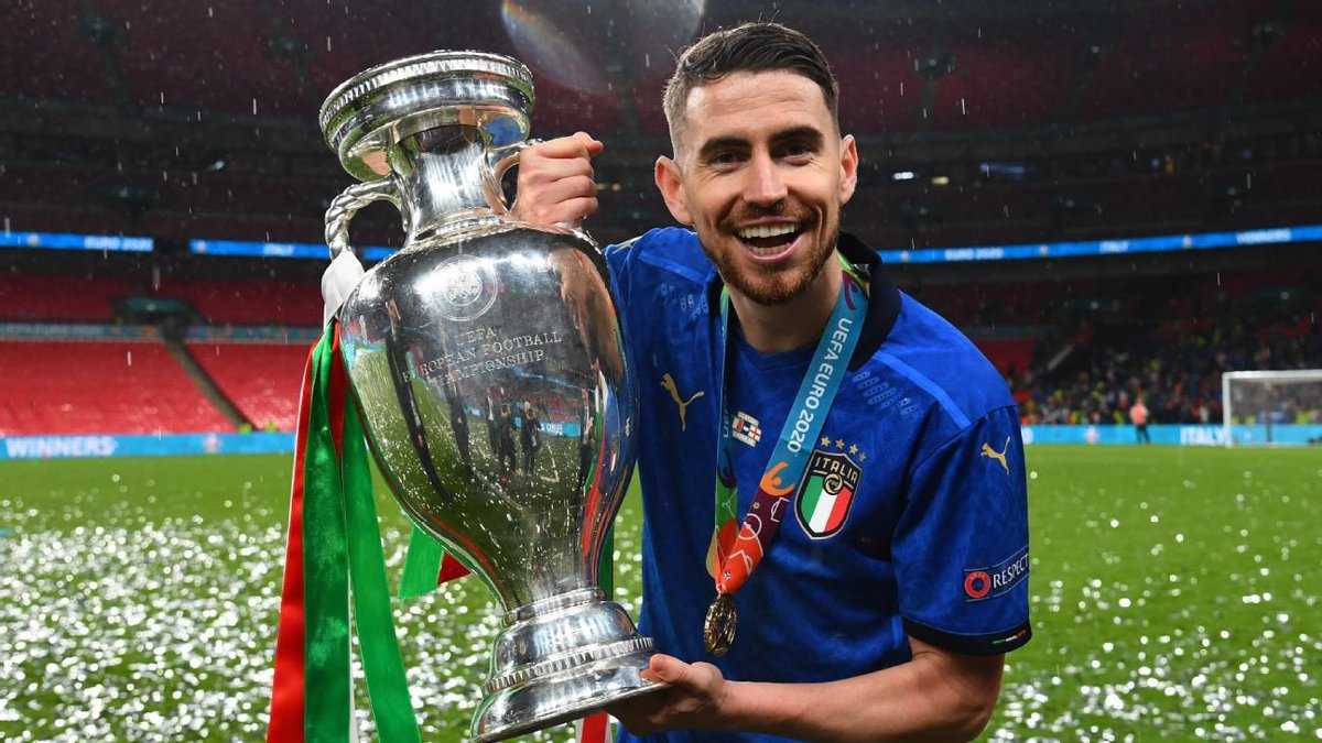 ⚠️ Jorginho está na Pré Lista da Seleção Italiana.

O meio-campista recebeu um telefonema direto do treinador da equipe no último sábado.

🗞️ <a href="/Lemos_Santos/">Bruno Lemos</a> 
📸 Reprodução