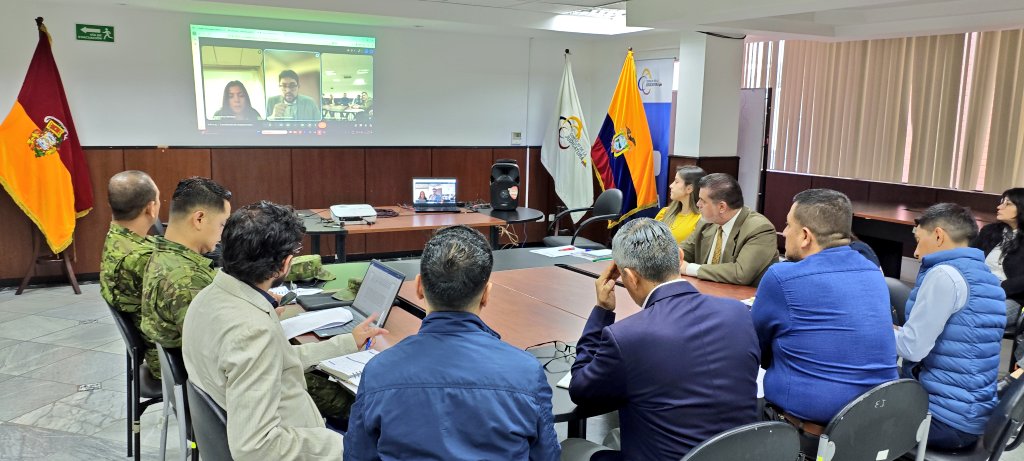 AzuayCJ's tweet photo. ⚖️ | El Director de @AzuayCJ, Ernesto Robalino, participa en una mesa de trabajo interinstitucional para fortalecer la correcta y oportuna conexión de personas privadas de la libertad a las audiencias telemáticas convocadas por los jueces de la provincia del Azuay. 🤝 https://t.co/6CNAQfVQ5X