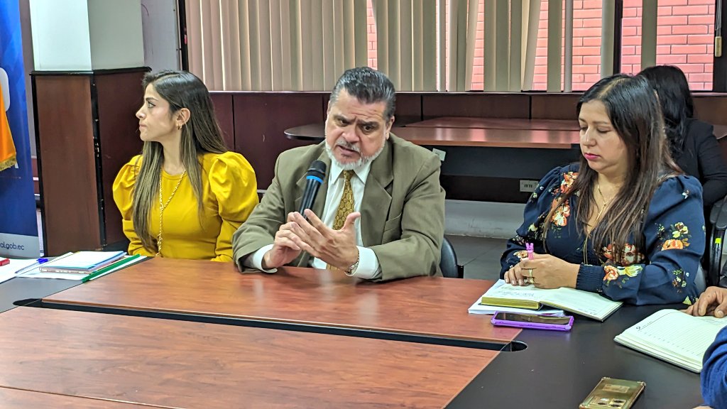 AzuayCJ's tweet photo. ⚖️ | El Director de @AzuayCJ, Ernesto Robalino, participa en una mesa de trabajo interinstitucional para fortalecer la correcta y oportuna conexión de personas privadas de la libertad a las audiencias telemáticas convocadas por los jueces de la provincia del Azuay. 🤝 https://t.co/6CNAQfVQ5X