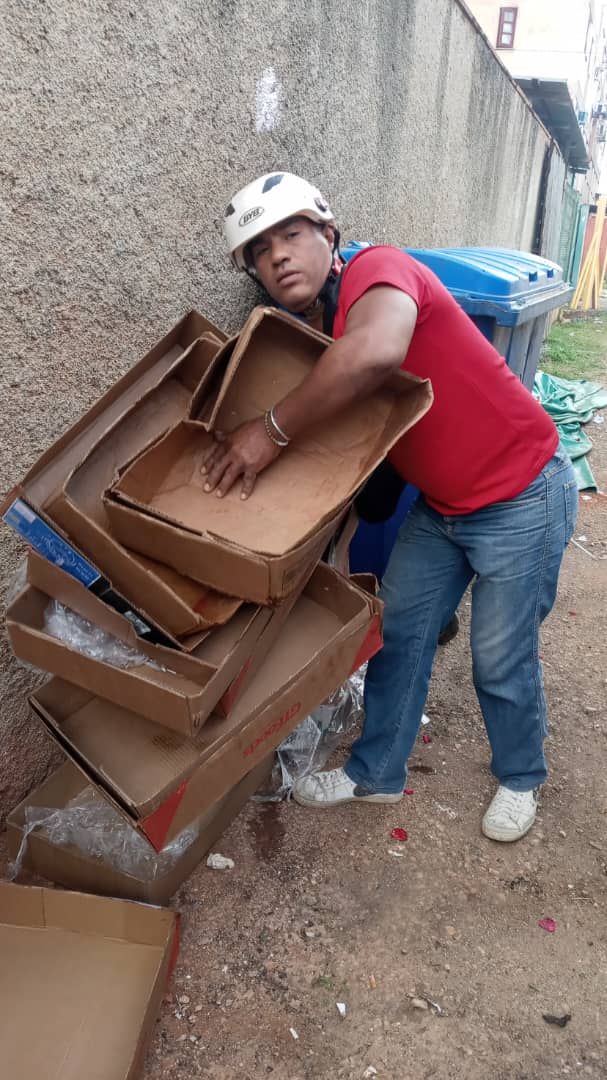 blanco_yan72's tweet photo. La Lisa no se detiene en las acciones de recogida de materias primas #gentequesuma #juntos https://t.co/WXw0tWWtaM