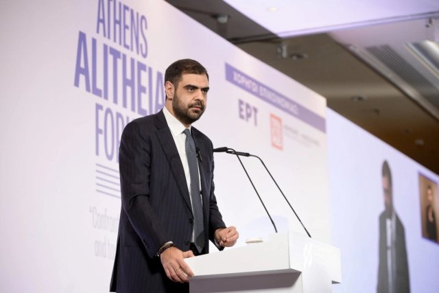 super_marketa's tweet photo. Επειδή ειμαι ελαφρως ανώμαλη, παρακολούθησα μεγαλο μέρος του #alitheia_Forum online, αυτο το "μαγαζακι" του Μαρινακη ξέρετε.
Του ψηλου.
Θέλετε με πιστεύετε, θέλετε όχι οι χρήστες youtube δεν ξεπερασαν τους 96.
Απο κατω δε 6 ροτοντες απο τις 20 γεμάτες.
Αληθεια. https://t.co/ESi881YpTl