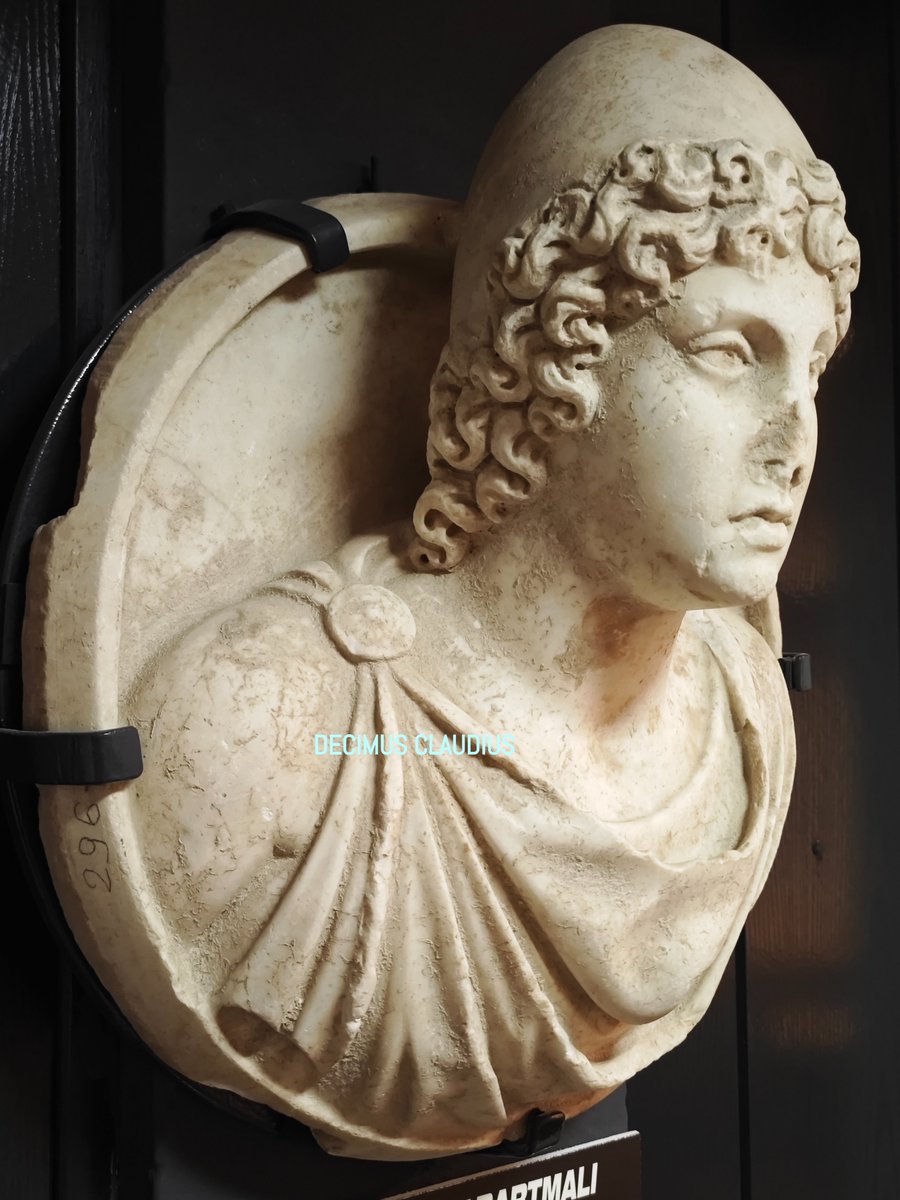 decimusclaudius's tweet image. A Roman high relief bust of one of the Dioscuri. It was found in Silifke, dates to the 3rd century AD and is on display in the Silifke Museum in Silifke, Turkey.

#carving #turkey #ancientrome #archaeology #roman #spqr #türkiye #mersin #mythology #ancient #silifke