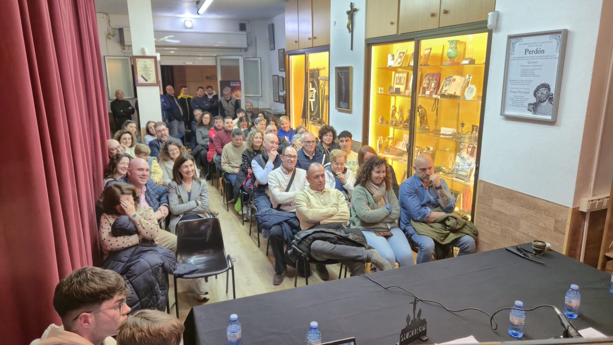 perdon_almeria's tweet photo. Los jóvenes cierran estos #MartesdelPerdon dejando claro que pisan fuerte y que ya no son el futuro de la hermandad, son su presente. Una mirada muy necesaria y refrescante sobre nuestra realidad. #cuaresma #serperdon #vivirperdon https://t.co/9raTWOQHY6