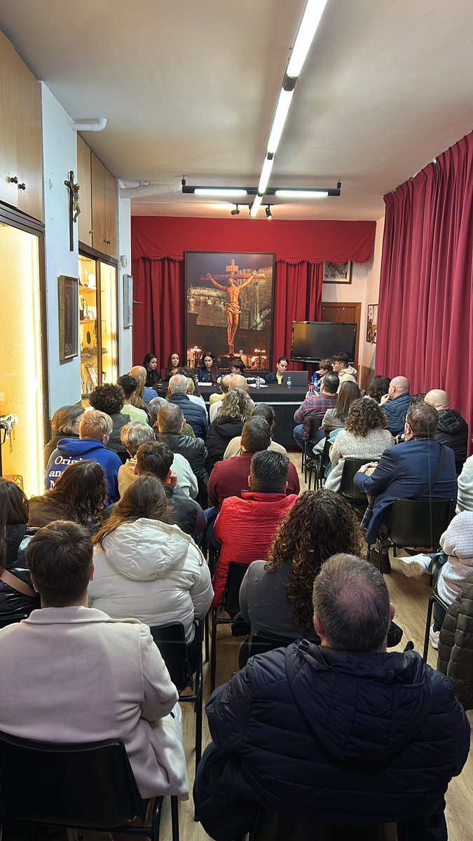 perdon_almeria's tweet photo. Los jóvenes cierran estos #MartesdelPerdon dejando claro que pisan fuerte y que ya no son el futuro de la hermandad, son su presente. Una mirada muy necesaria y refrescante sobre nuestra realidad. #cuaresma #serperdon #vivirperdon https://t.co/9raTWOQHY6