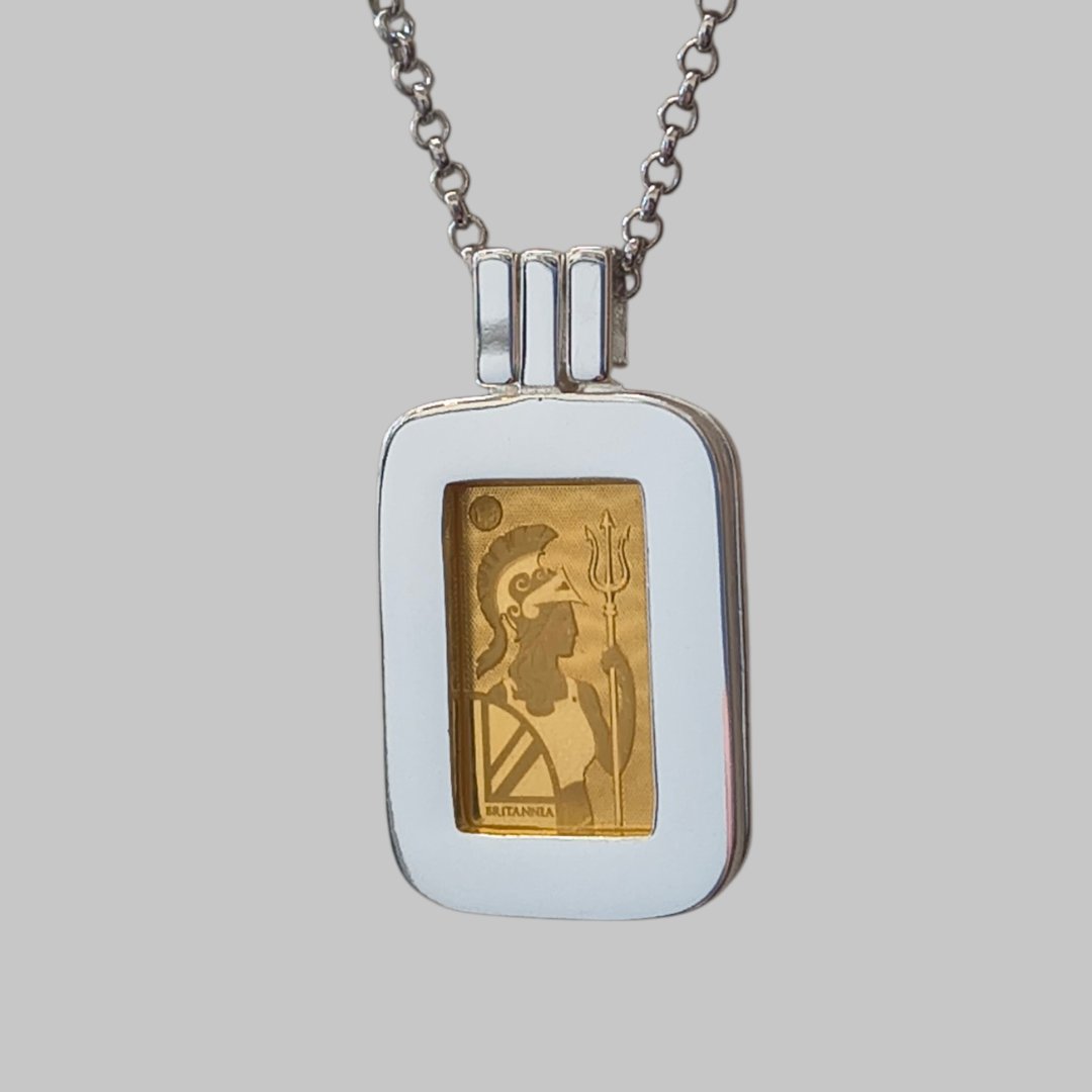 britannia_2025's tweet image. Product Info. 👉🏻 Pendant, Britannia 1g 24k Gold bar+ Handmade Cupper rhodium plated frame + Chain Silver 925 (45cm)
#britannia #royalmint #goldbar #necklace #giftideas