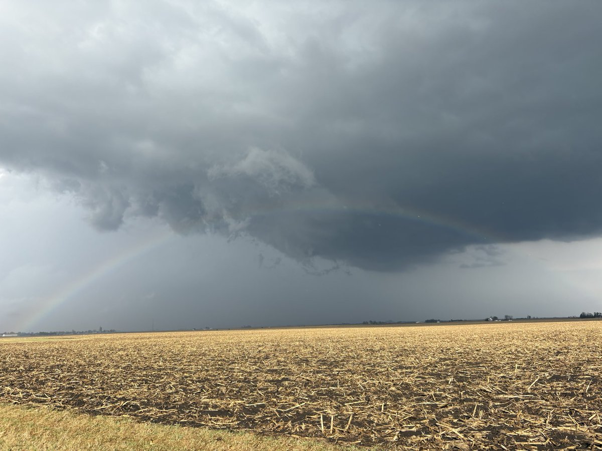 RealTimCigar's tweet photo. Flanagan, IL @ 1623 CDT @NWSLincolnIL @NWSChicago @ryanhallyall https://t.co/SB8sMSCcxM