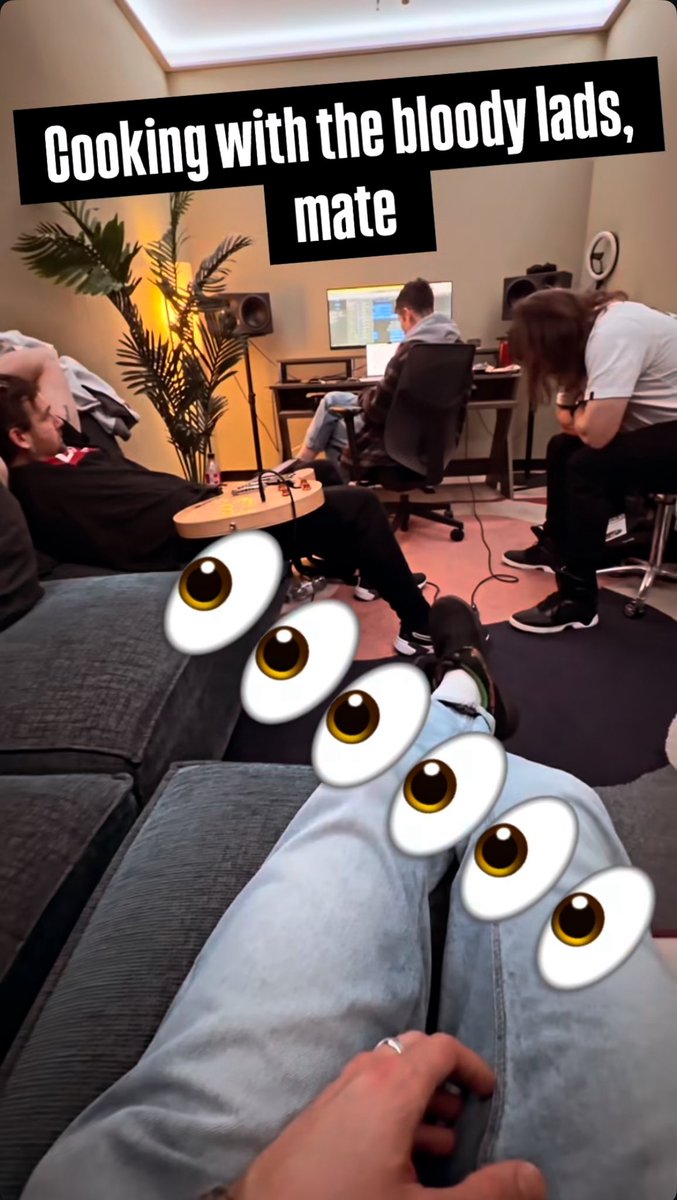 "cozinhando com os caras, cara!"

kyle no estúdio com a banda via instagram story