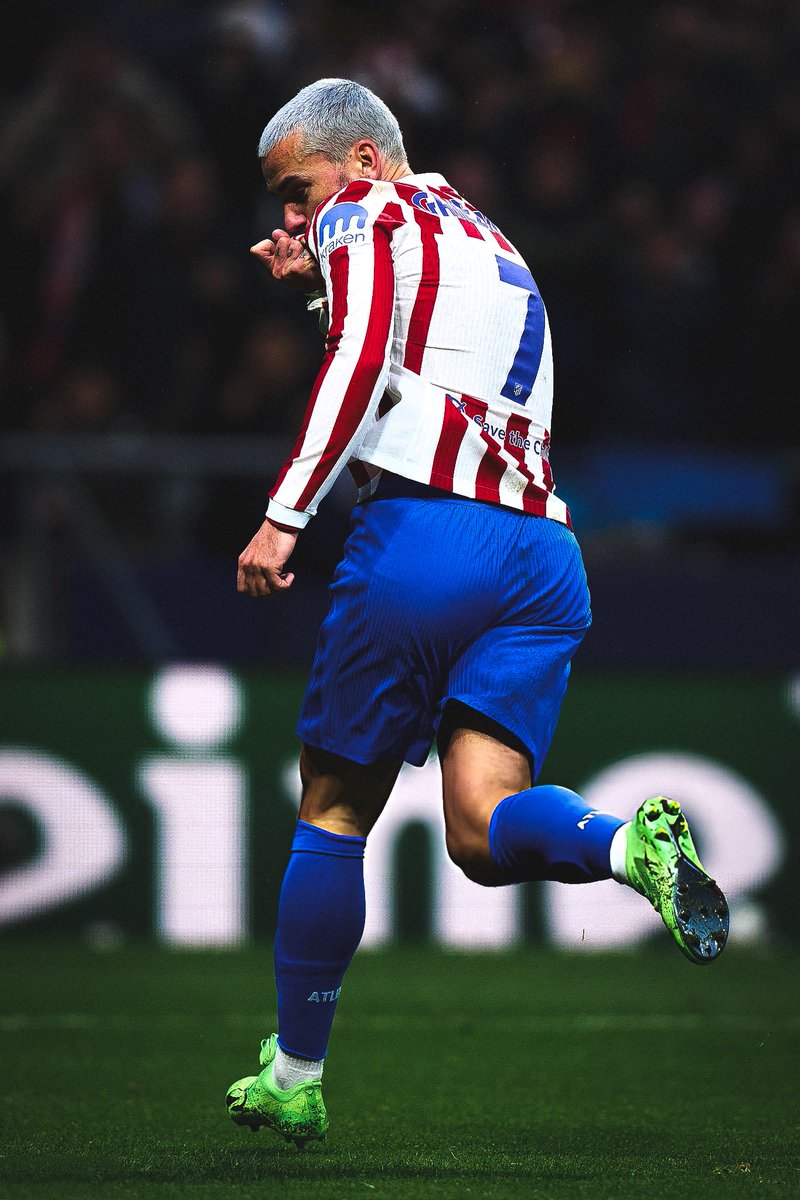 AtleticoDesign_'s tweet photo. No me importaría en absoluto que Griezmann "el acabado/muerto" como decían algunos por aquí, se quede una o dos temporadas más en el Atlético de Madrid.

Que PEDAZO de jugador el francés, crack absoluto. Es un privilegio verlo jugar a la redonda. https://t.co/mhL9fVIJNf