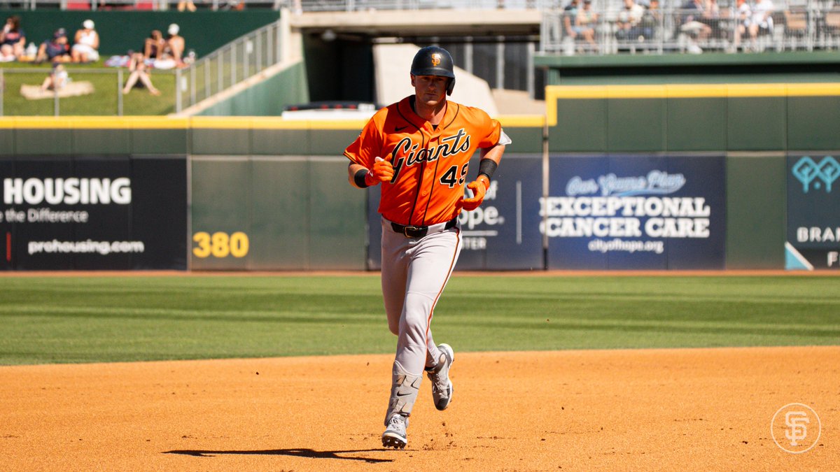SFGiants's tweet photo. First spring HR for Fitzy ☄️ https://t.co/aRvO2vJfJl