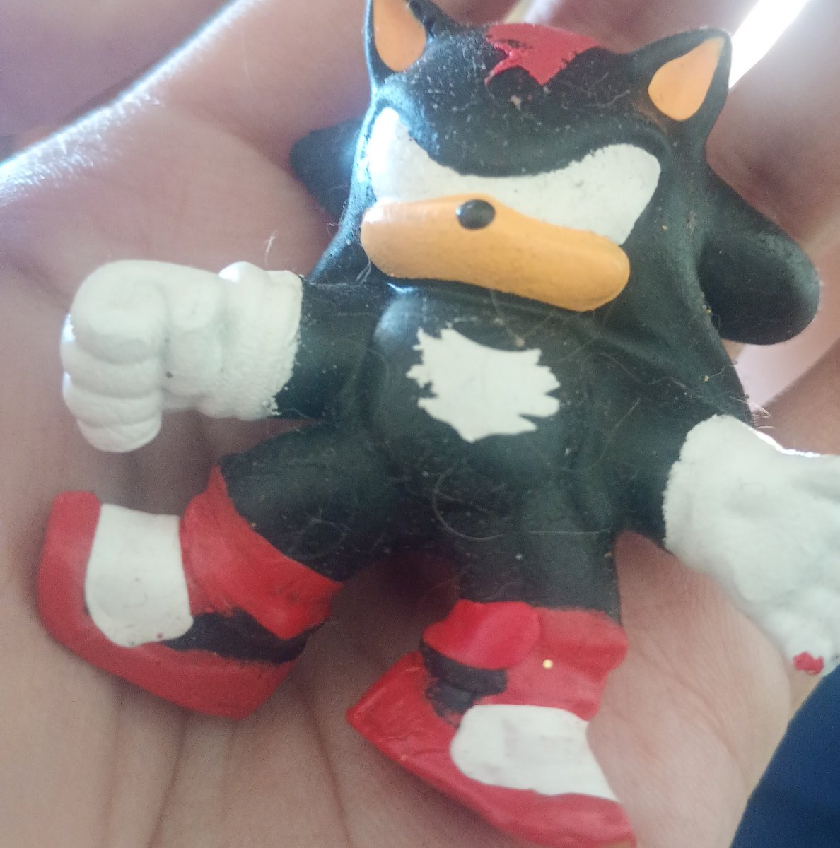 ElectroWiithou's tweet photo. Asi de la nada me encontré un shadow sin pupilas XD https://t.co/Hv1nmnUKF6