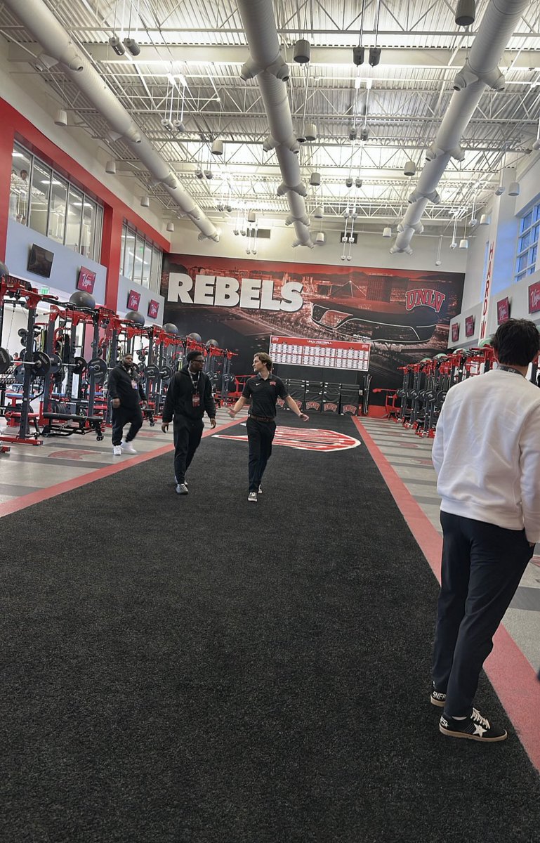 Treveon “Qb killer”Lewis 27’(ILB) tweet media