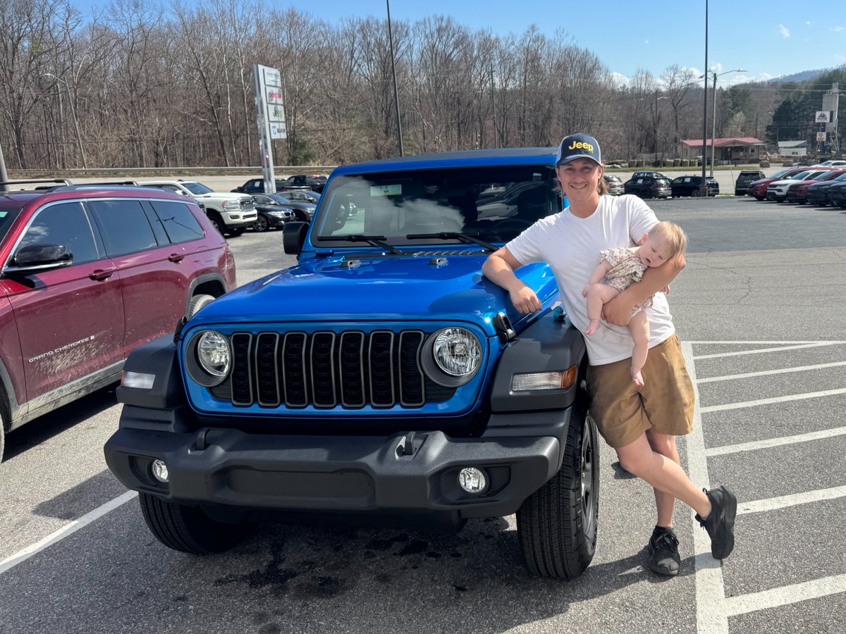 FieldsAuto's tweet image. Congrats to the Ballard Family on the new baby AND a new 2025 #JeepWrangler Sport from Fields in #Asheville. Huge thanks to our team member, Brenton Gillespie, for the 5-star delivery. Enjoy every first adventure! (828) 667-5213 | fieldscjdrasheville.com 

#FieldsFamily #NewJeep