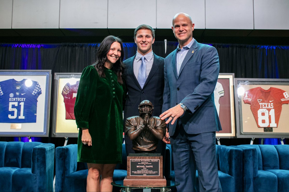 Allstate Wuerffel Trophy tweet media