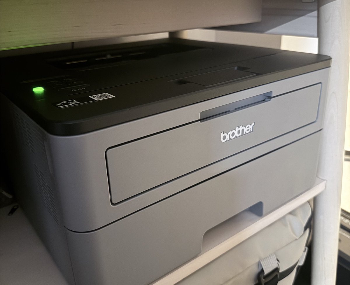 esganifa's tweet photo. @Cardoso Tenho uma cinza dessas ha 4 anos, desisti de multifuncional porque uso o celular, inclusive imprime perfeito via WiFi direto do celular. Toner genérico 100% compatível. Zero problemas, funciona bem com Mac e Windows. https://t.co/e8MEybTN4O