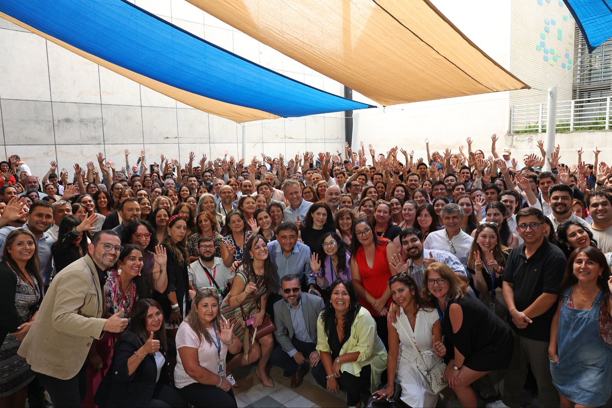 La verdad es que siempre quise tener la experiencia de trabajar en el Ministerio de Transportes y Telecomunicaciones. No imaginaba que sería en el rol de ministro, pero hoy agradezco profundamente la invitación del Presidente Boric y la decisión de haber asumido este desafío.