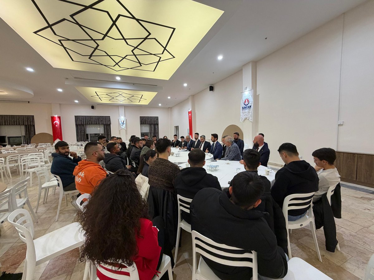 Gençliğin enerjisi, tecrübenin ışığıyla buluştu! ✨
Ankara Milletvekilimiz Sn. <a href="/kurtcancelebi/">Kurtcan Çelebi</a>, Sincan Kaymakamımız Sn. @leventkılıç İlçe Başkanımız Sn. @mustfozcan06 ve Belediye Başkanımız Sn. @muratercan0606 ile birlikte genç kardeşlerimizle tadına doyulmaz bir sohbet