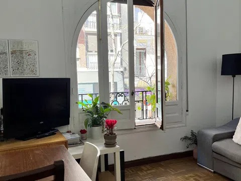 Anaa_BeCor's tweet photo. ¡Buscamos compi de piso en Madrid! Somos dos chicas de 28 años, trabajando.
Zona Argüelles (línea 3,4 y 6)
Habitación individual
460 + gastos
¡¡Entrada el 1 de abril, con posibilidad de entrar antes!!
RT para difundir y MD si estás interesada https://t.co/GQIZGzurK8
