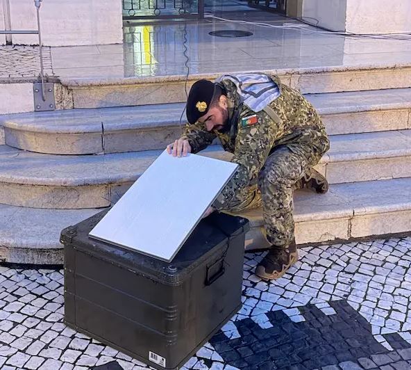 As <a href="/EMGFA_RP/">Forças Armadas Portuguesas</a> 🇵🇹 já utilizam dezenas de antenas/sistemas da <a href="/Starlink/">Starlink</a> 🇺🇸, para garantirem o acesso a comunicações e internet de alta velocidade, em qualquer parte do mundo. Pelo menos 54 destes sistemas, foram utilizados na mitigação dos efeitos da tempestade Kristin.