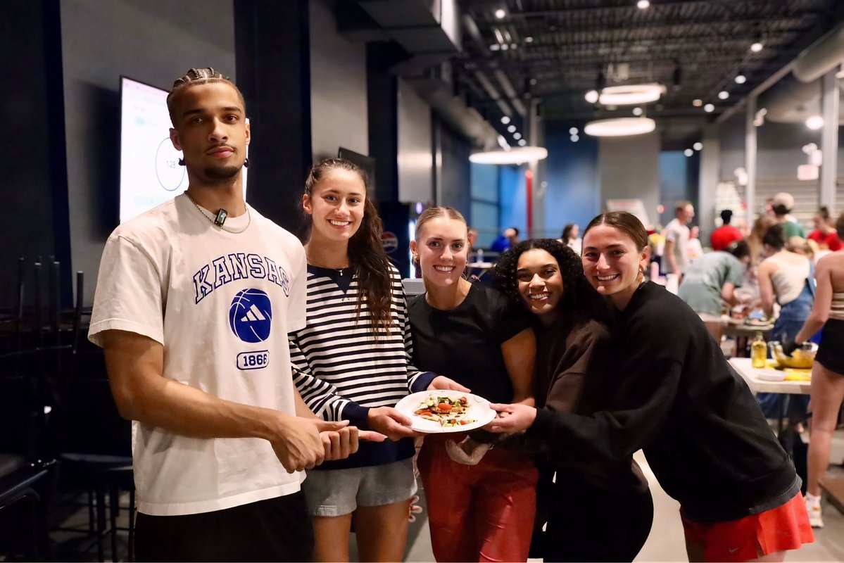 KU LEADS tweet media