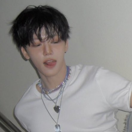 nuri 🤍 (jeno waist holder) tweet media