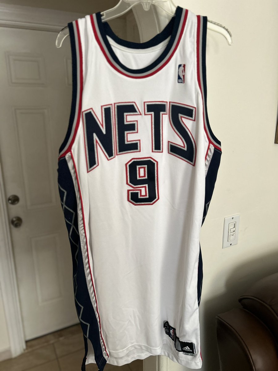 koko_NYC's tweet photo. @HoopGrids does owning this make me a sicko? #GameWorn #NJNets https://t.co/HyGh0IQ28E