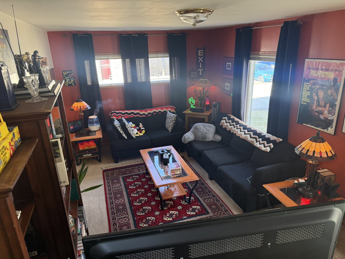 DavidAlanDedin's tweet photo. Before &amp; After repainting my living room. https://t.co/UTS4uPHX9d