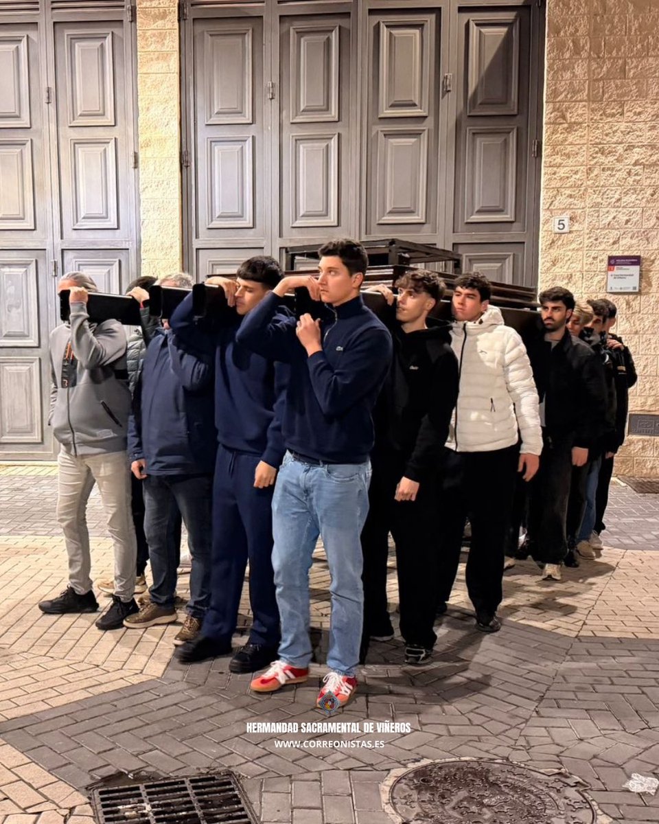 correonistas's tweet photo. 𝐄𝐍𝐒𝐀𝐘𝐎

Esta tarde ha tenido lugar el primer ensayo de los correonistas de Nuestra Señora del Traspaso y Soledad de Viñeros.

#CofradíasMLG https://t.co/BYutRGE7Kd