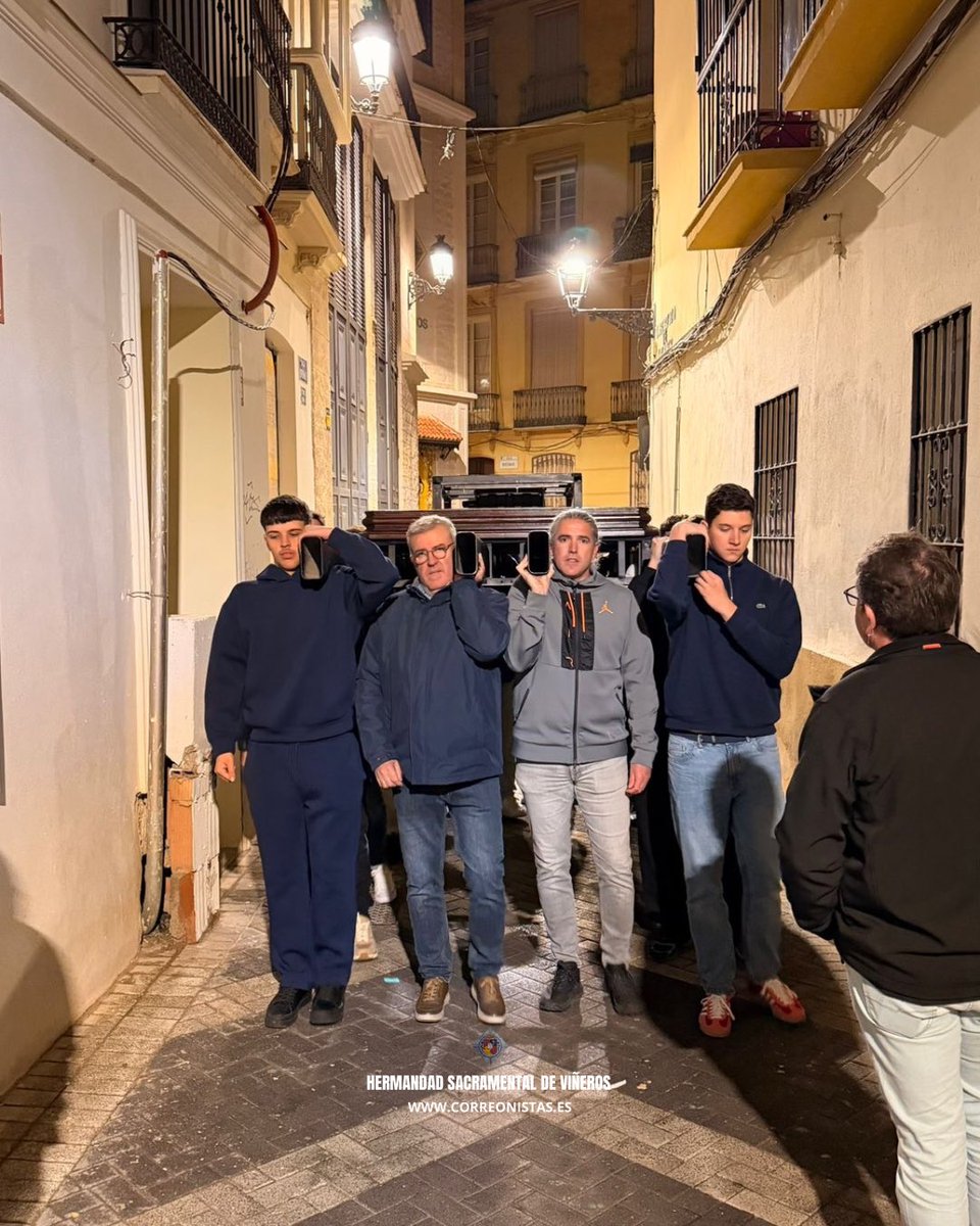 correonistas's tweet photo. 𝐄𝐍𝐒𝐀𝐘𝐎

Esta tarde ha tenido lugar el primer ensayo de los correonistas de Nuestra Señora del Traspaso y Soledad de Viñeros.

#CofradíasMLG https://t.co/BYutRGE7Kd