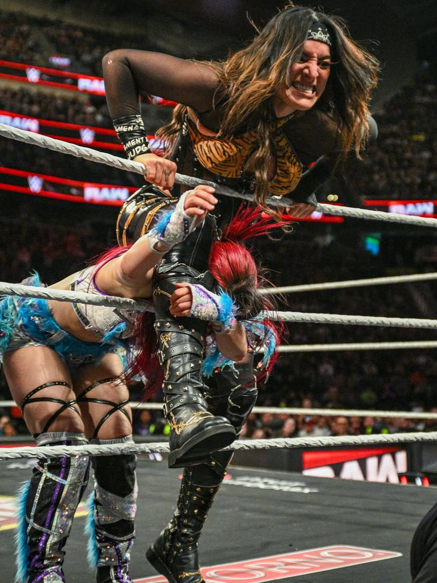 Crucifixio's tweet image. Of course, the 6-woman gauntlet from last night wouldn’t have been possible without the participation of Lyra Valkyria, IYO SKY, Raquel Rodriguez, Ivy Nile and Asuka, 5 WWE superstars who turn everything they touch into gold. They ARE the RAW women’s division.

#WWERaw