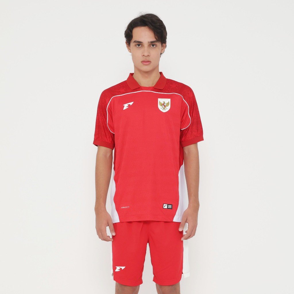 Pramxdz's tweet photo. Ini beneran jersey timnas erspo harganya segini sekarang? Cuma 200an ribu😭😭 murah banget coyyy

Segera check out sekarang👇👇
https://t.co/mx5fAANpZ6

#timnas #indonesia #sepakbola 
#jersey #suporter https://t.co/fSJvSLHvd4