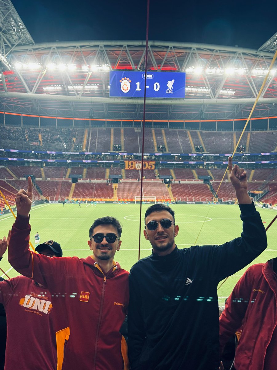 Fatihh324's tweet photo. ALEM BUYSA KRAL DA SENSİN PAŞA DA SENSİN https://t.co/qGUMKAE3nL