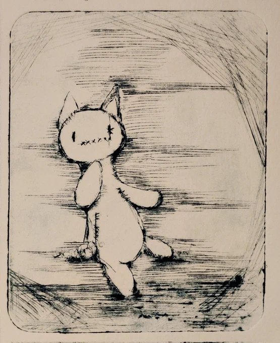 ドライポイント
試し刷り1回目

#ドライポイント #版画 
#イラスト

お腹の綿が飛び出てる感じが立体的!
全体的に白く出過ぎた感じです💦 